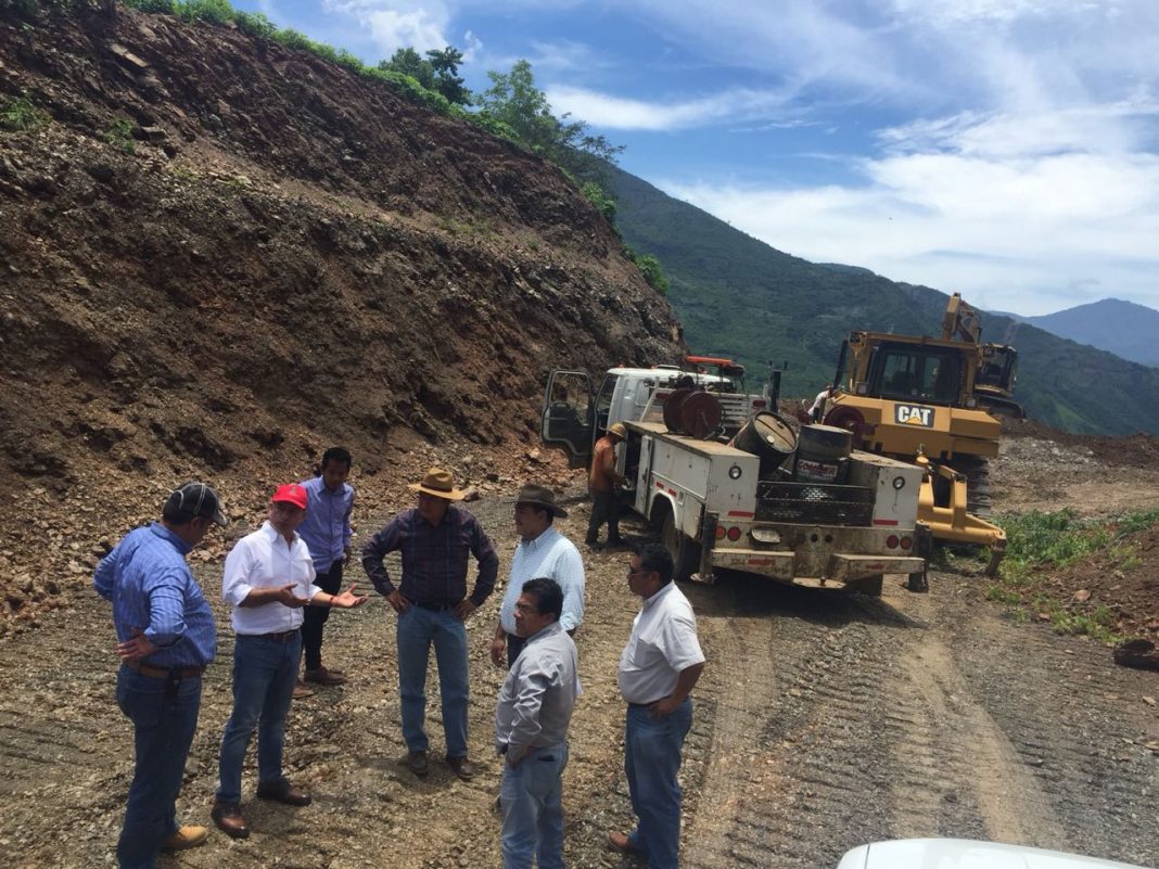 Obras en la Sierra Sur Santa Cruz Zenzontepec Oaxaca